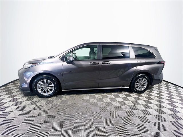 2023 Toyota Sienna LE