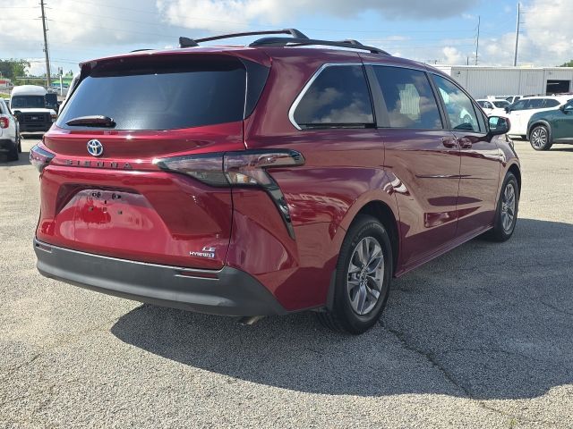 2023 Toyota Sienna LE