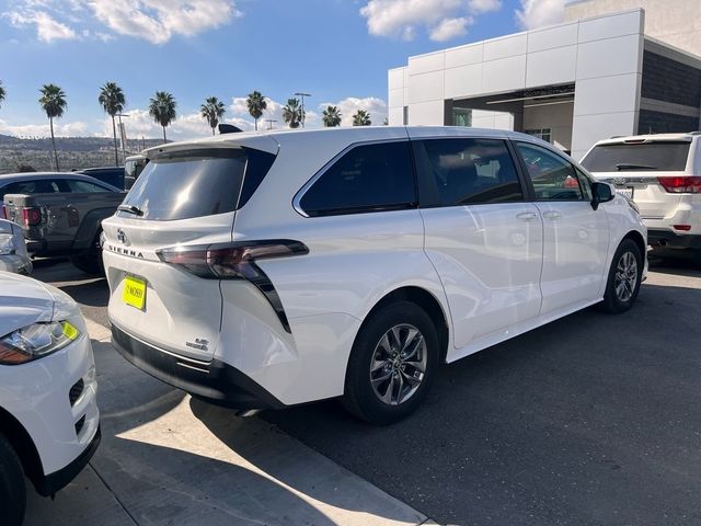 2023 Toyota Sienna LE