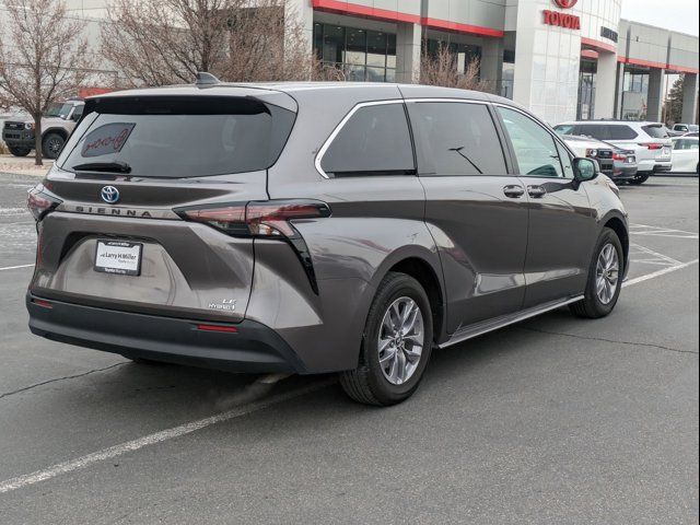 2023 Toyota Sienna LE