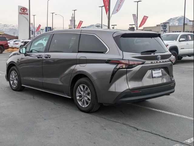 2023 Toyota Sienna LE