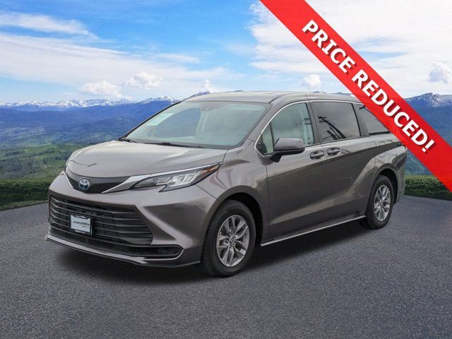 2023 Toyota Sienna LE