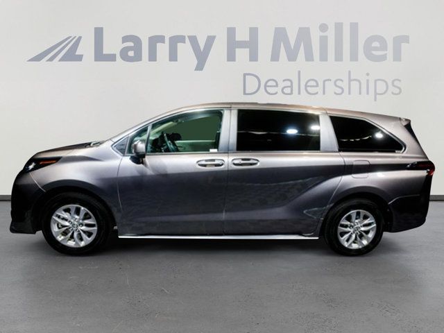 2023 Toyota Sienna LE