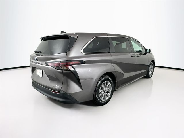 2023 Toyota Sienna LE