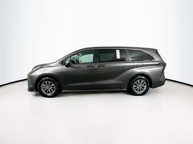 2023 Toyota Sienna LE