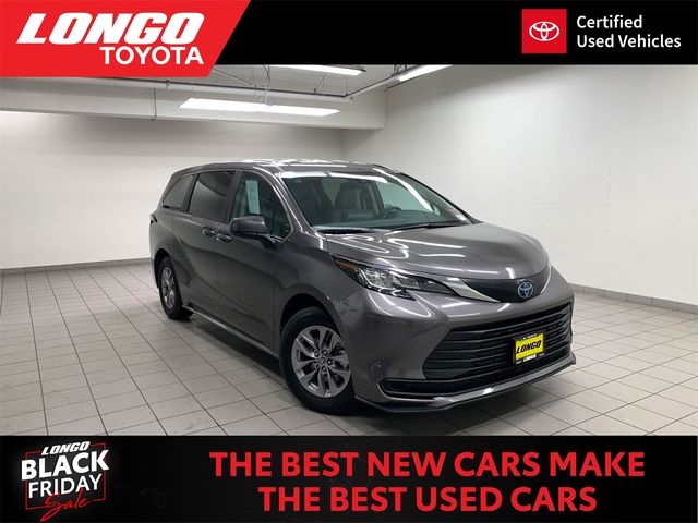 2023 Toyota Sienna LE