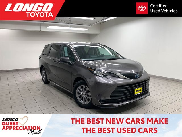 2023 Toyota Sienna LE