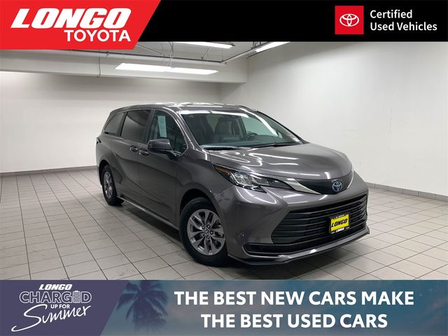 2023 Toyota Sienna LE