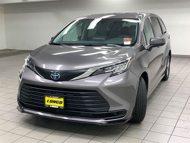 2023 Toyota Sienna LE