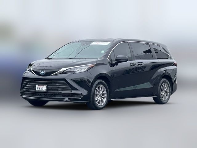 2023 Toyota Sienna LE