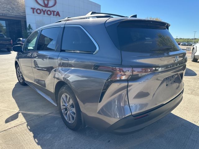 2023 Toyota Sienna LE