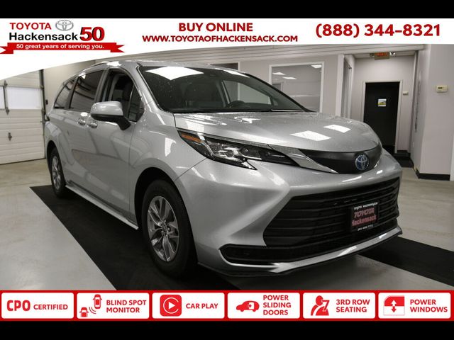 2023 Toyota Sienna LE