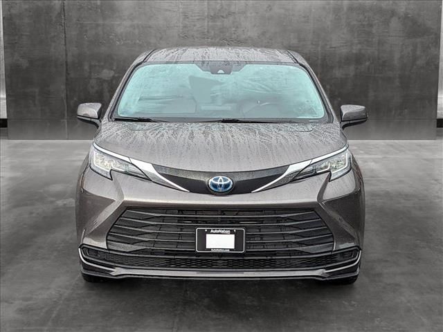 2023 Toyota Sienna LE