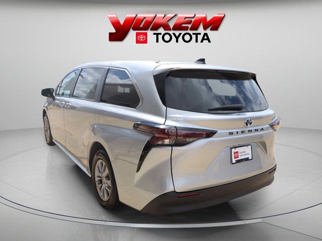 2023 Toyota Sienna LE