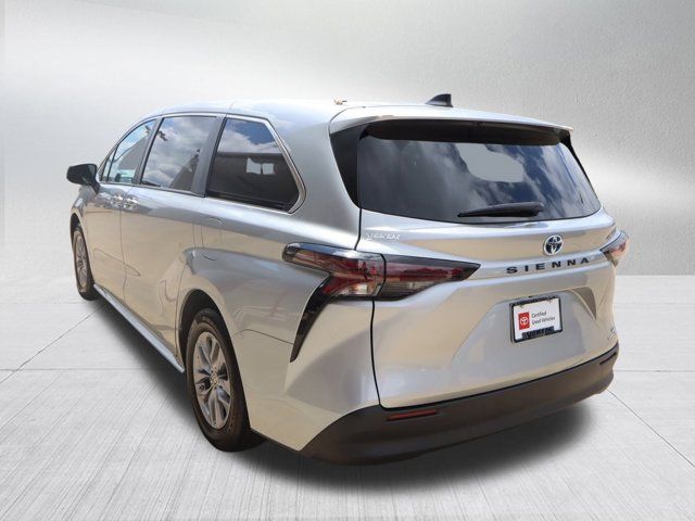 2023 Toyota Sienna LE