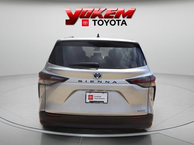 2023 Toyota Sienna LE