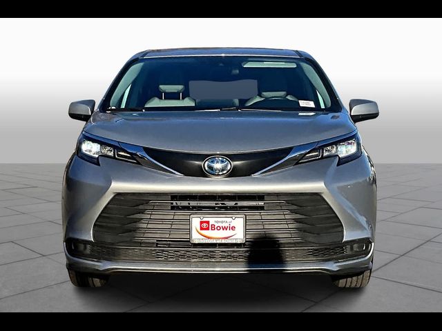 2023 Toyota Sienna LE