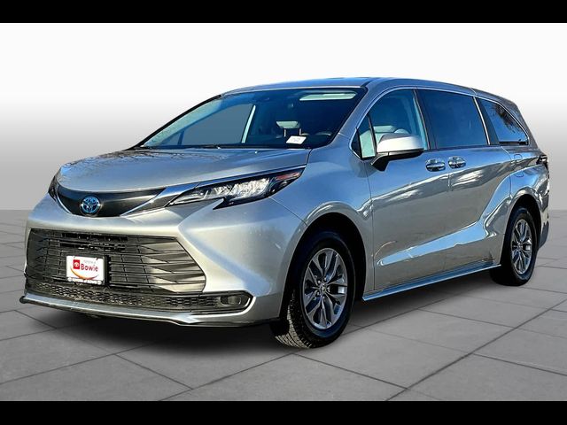 2023 Toyota Sienna LE