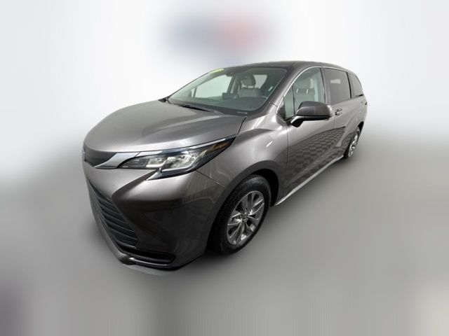 2023 Toyota Sienna LE