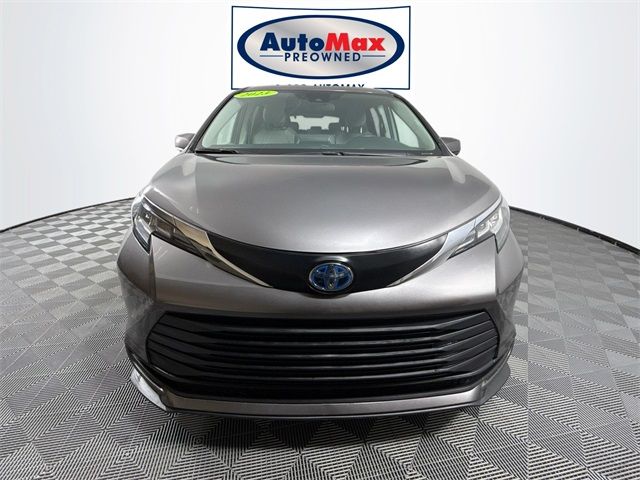2023 Toyota Sienna LE