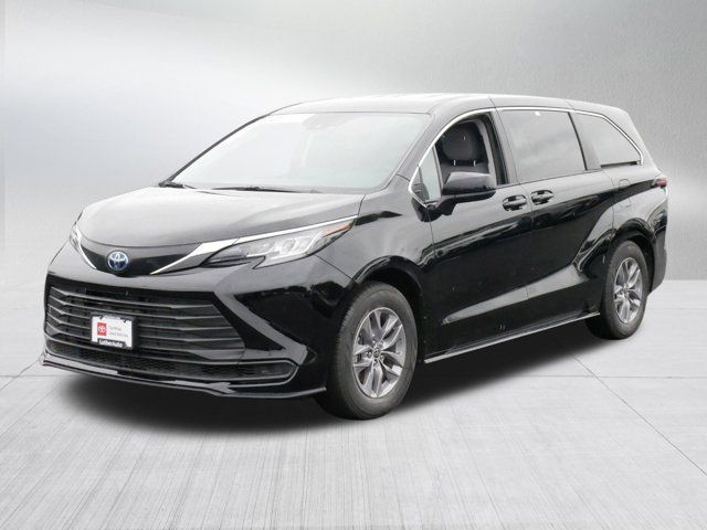 2023 Toyota Sienna LE