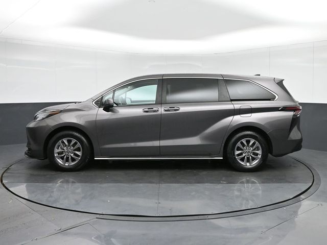 2023 Toyota Sienna LE