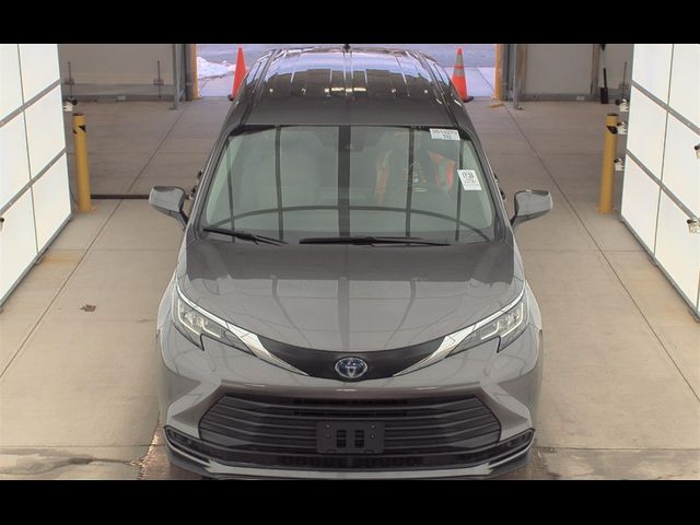 2023 Toyota Sienna LE