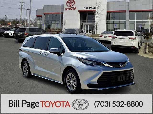 2023 Toyota Sienna LE