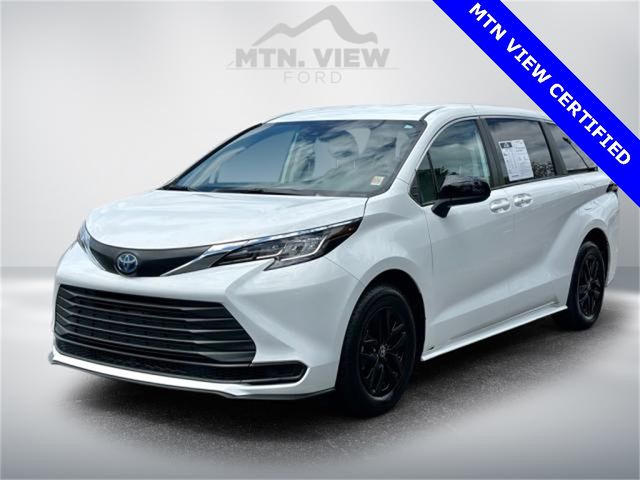 2023 Toyota Sienna LE