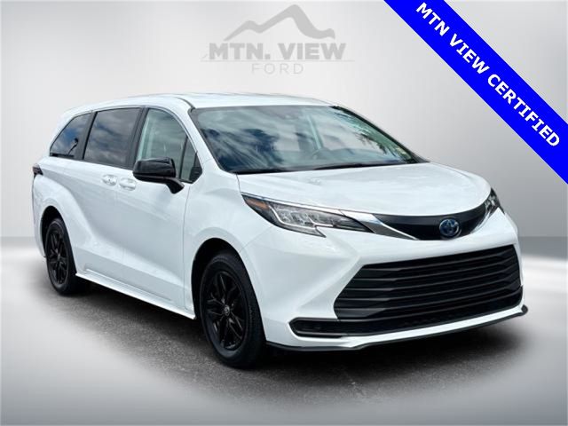 2023 Toyota Sienna LE