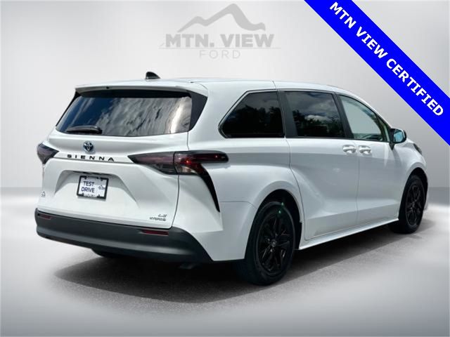 2023 Toyota Sienna LE