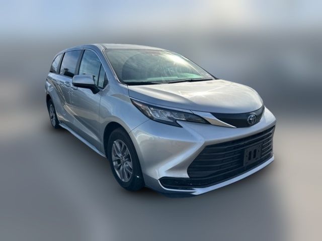 2023 Toyota Sienna LE