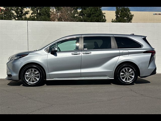 2023 Toyota Sienna LE