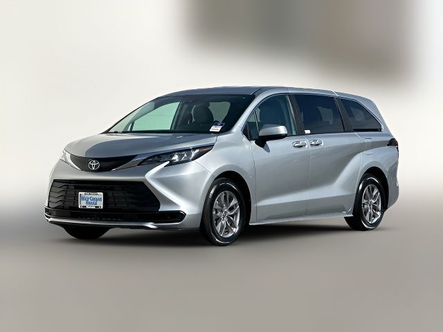 2023 Toyota Sienna LE