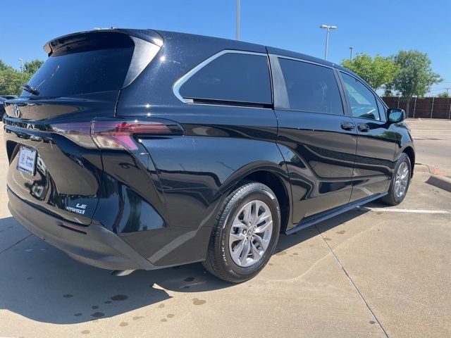 2023 Toyota Sienna LE