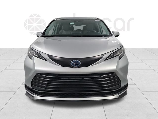 2023 Toyota Sienna LE