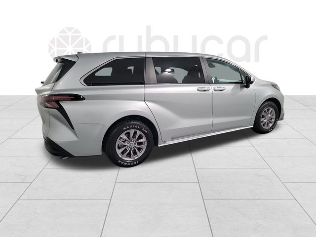 2023 Toyota Sienna LE