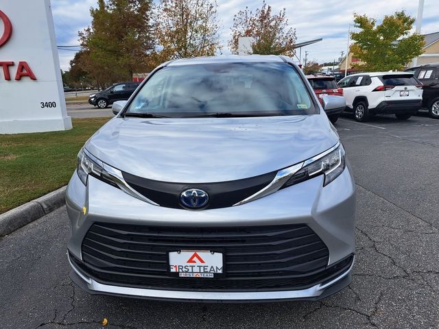 2023 Toyota Sienna LE