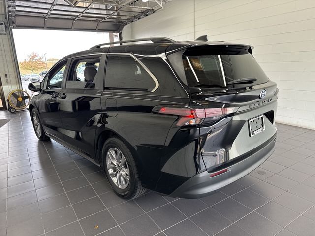 2023 Toyota Sienna LE