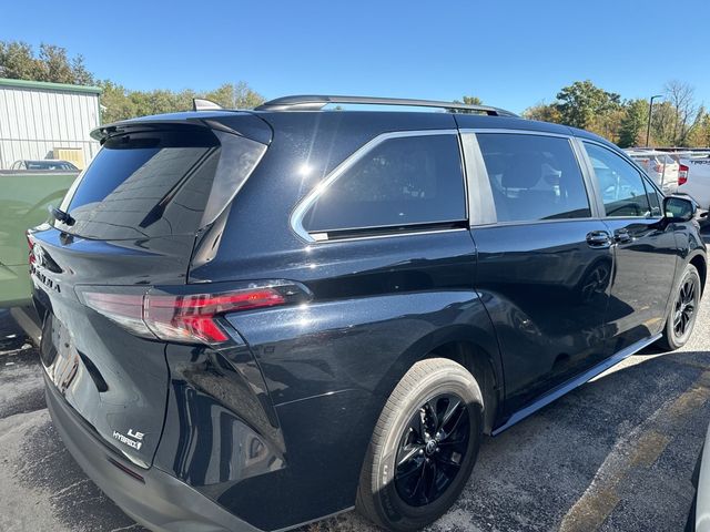 2023 Toyota Sienna LE