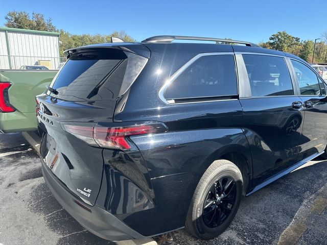 2023 Toyota Sienna LE