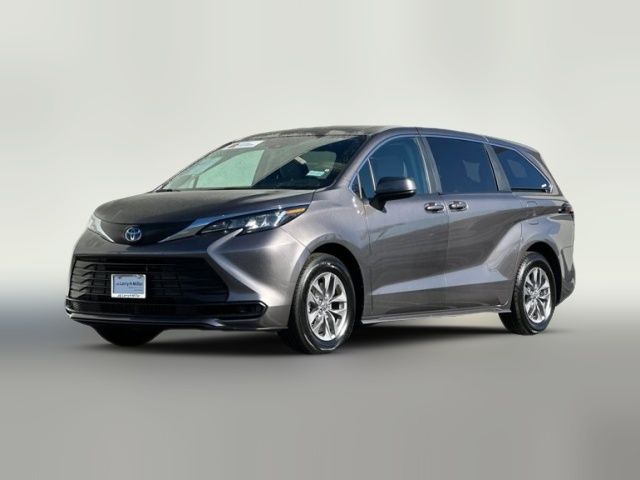 2023 Toyota Sienna LE