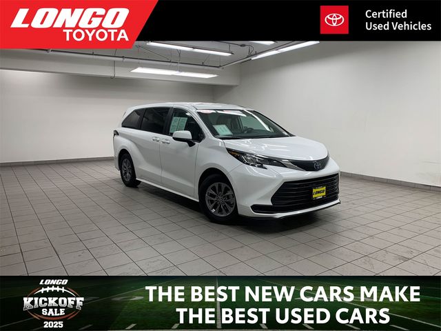 2023 Toyota Sienna LE