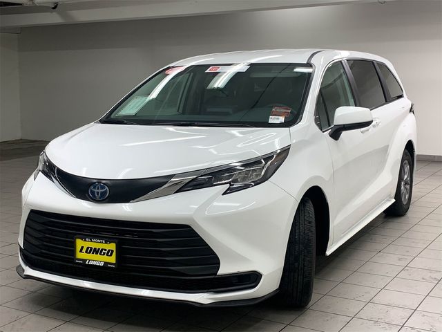 2023 Toyota Sienna LE