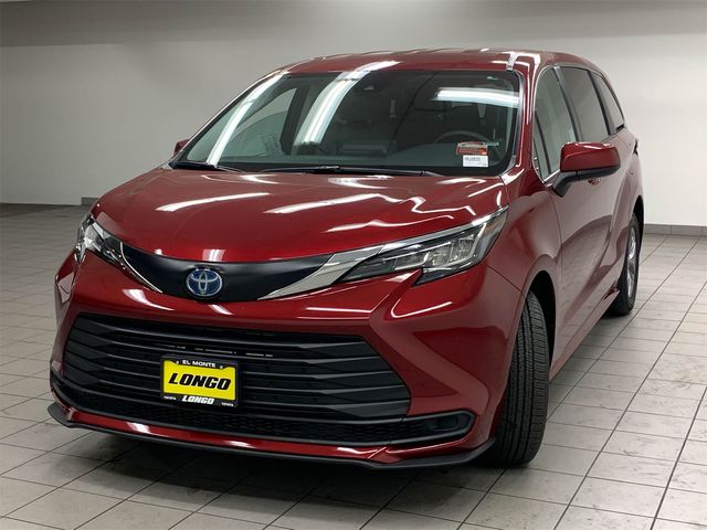 2023 Toyota Sienna LE