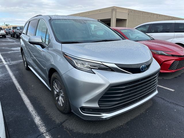 2023 Toyota Sienna LE