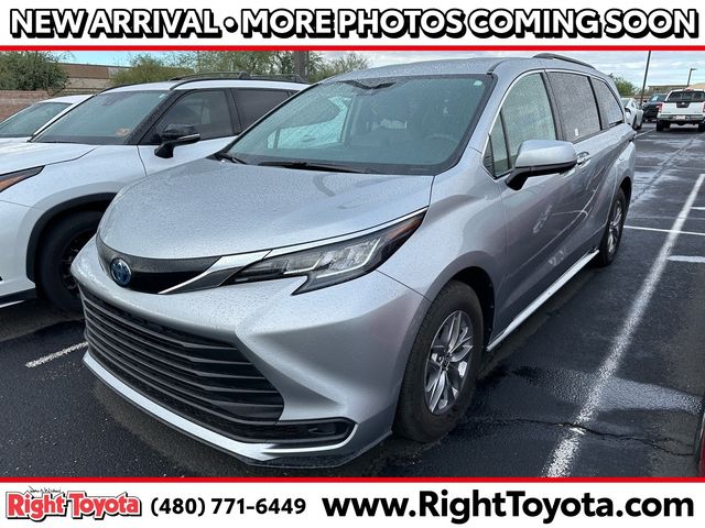 2023 Toyota Sienna LE