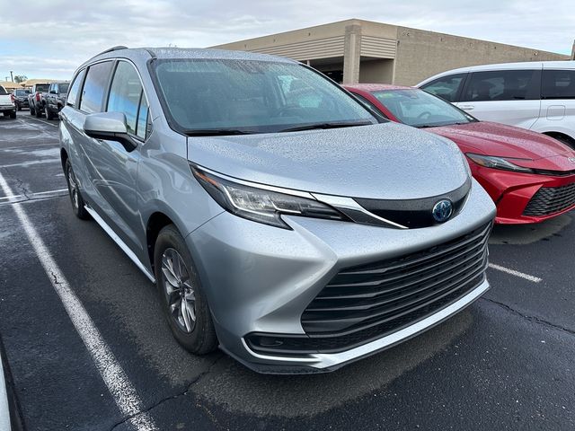 2023 Toyota Sienna LE