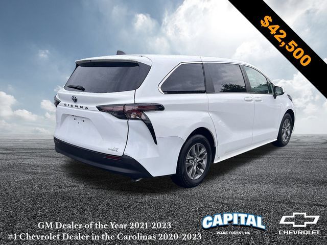 2023 Toyota Sienna LE