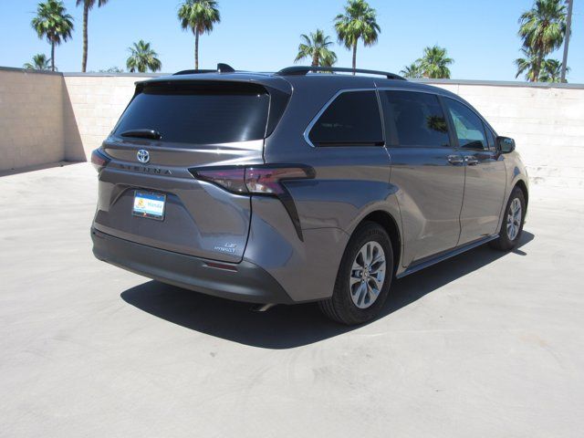 2023 Toyota Sienna LE